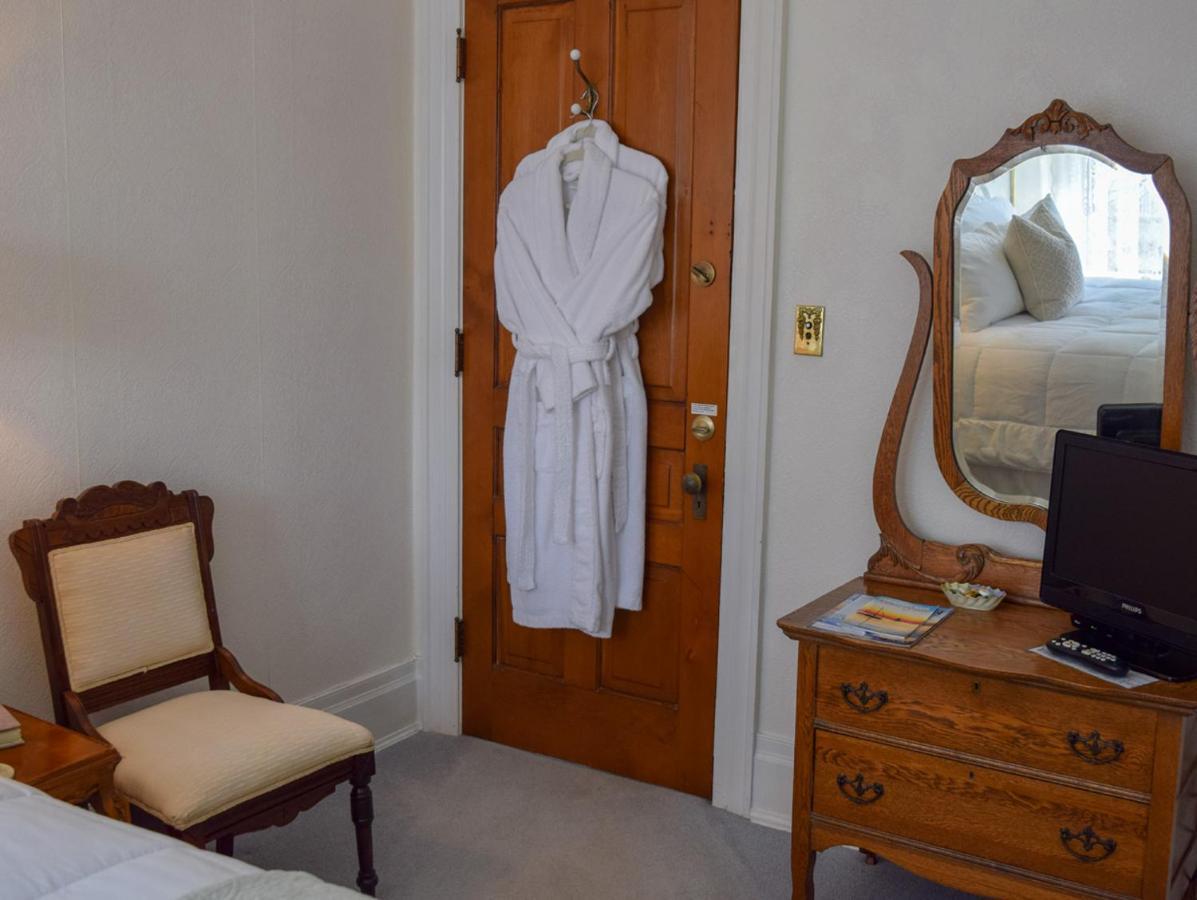 The Lamplighter Bed & Breakfast Of לודינגטון מראה חיצוני תמונה
